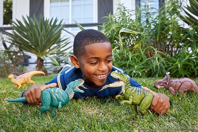 Mattel Jurassic World Wild Roar Dinosaur Action Figure, Ceratosaurus with Continuing Snapping Chomp Attack & Roar Sound, Posable Toy with Digital Play