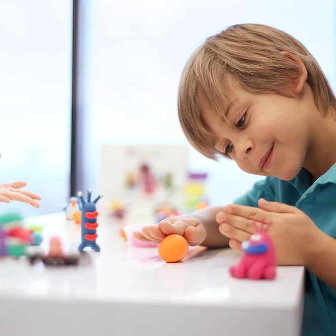 Fat Brain Toys Hey Clay Aliens, Air Dry Clay Kit with Interactive App for Kids & Tweens, Modeling Clay and Crafts Set