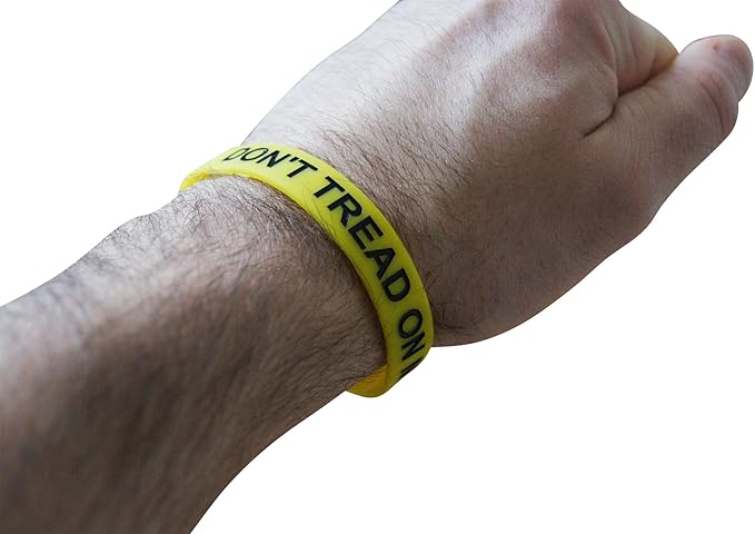 Novel Merk Don't Tread On Me 12-Piece Yellow Party Favor & School Carnival Prize Silicone Rubber Band Wristband Bracelet Accessory