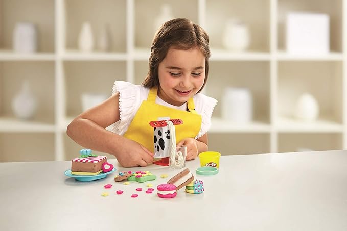 Play-Doh Kitchen Creations Milk and Cookies Set with 6 Non-Toxic Colors Including Play-Doh Confetti