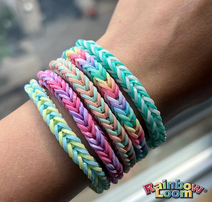 Rainbow Loom® Treasure Box Pastel Edition, 8,000 Rubber Bands in 8 Different Pastel Colors, and a Bonus of 2 Happy Looms, Great Activities for Boys and Girls 7+