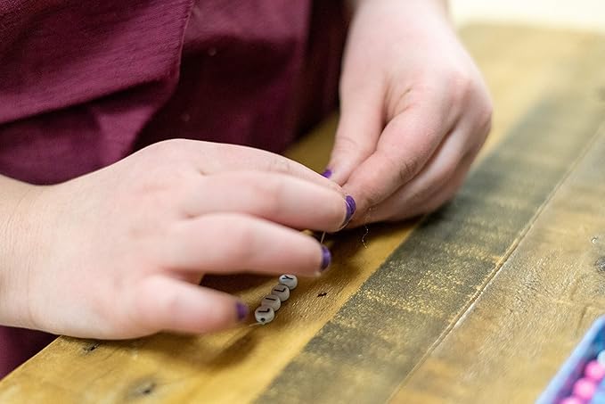 Bendon TS Shure Friendship Bracelet Mini Craft Activity Tin with 190 Beads and Elastic Cord 51243