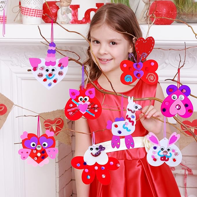 Winlyn Craft Kit, 24 Sets Valentine's Day Animal Ornaments, DIY Heart Crafts Stickers, Art Sets for Kids Party Classroom Activities Gift Exchange