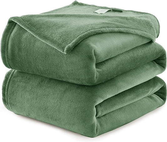 CozyLux Fleece Blanket Throw XL Forest Green - 300GSM Soft Lightweight Microfiber Flannel Blankets for Travel Camping Chair and Sofa, Fuzzy Blanket for Kids, Cozy Luxury Plush Bed Blankets, Green