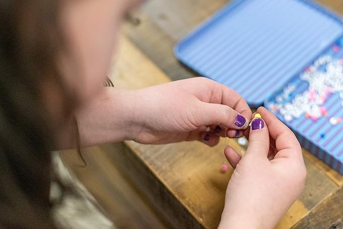 Bendon TS Shure Friendship Bracelet Mini Craft Activity Tin with 190 Beads and Elastic Cord 51243