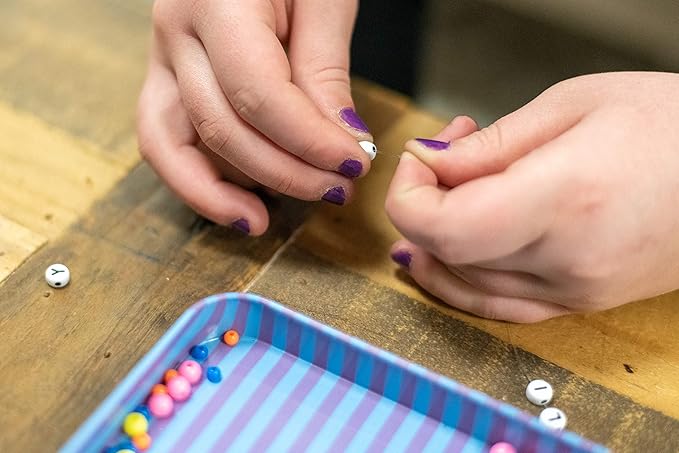 Bendon TS Shure Friendship Bracelet Mini Craft Activity Tin with 190 Beads and Elastic Cord 51243